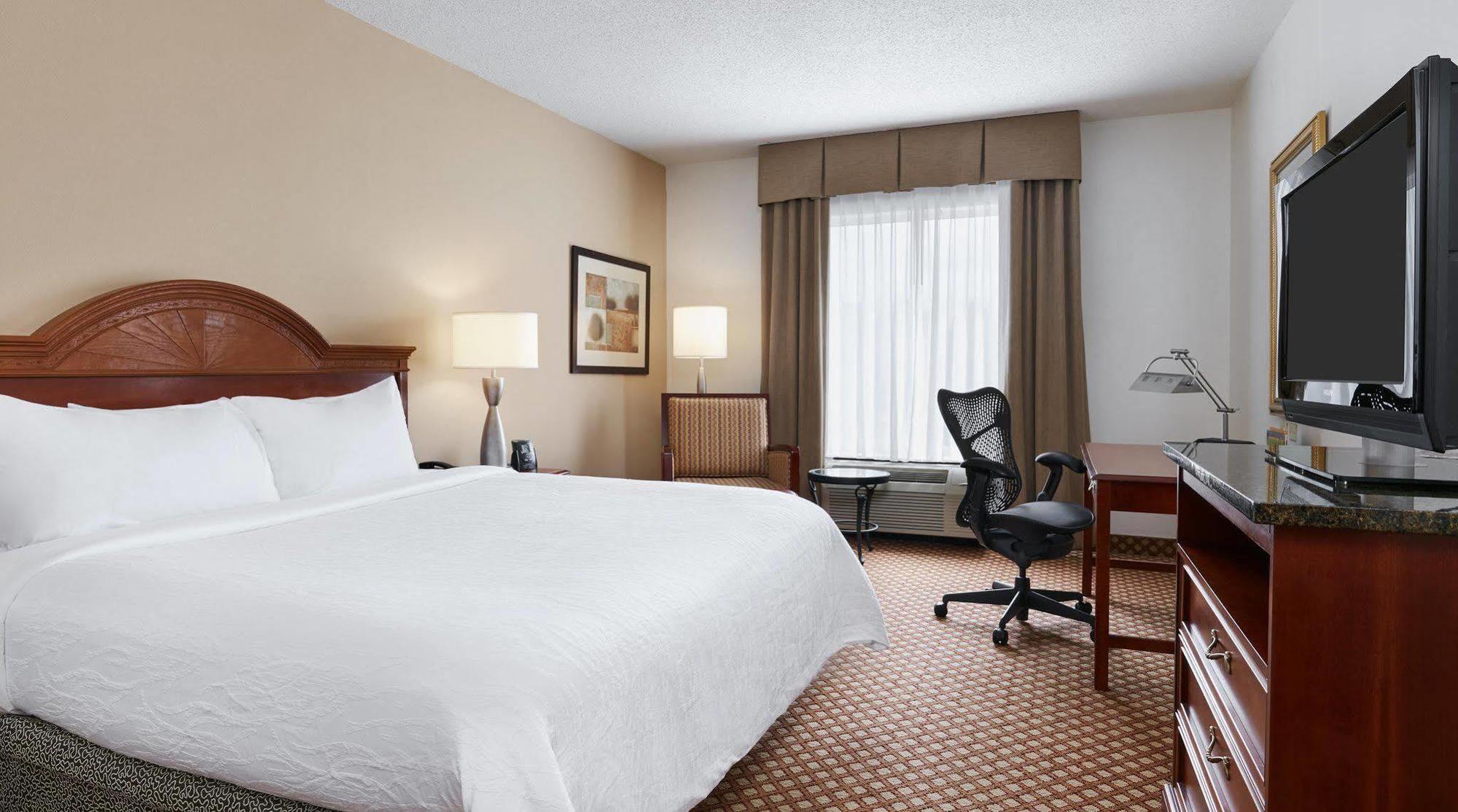 Hilton Garden Inn Charlotte North Kültér fotó